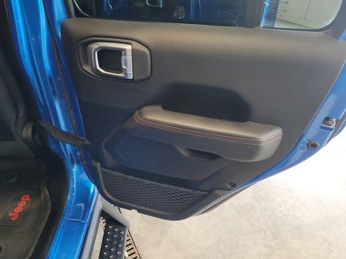 Certified 2023 Jeep Gladiator Mojave w/ Cold Weather Group image 31