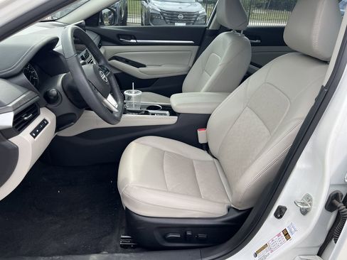 Used 2024 Nissan Altima 2.5 SL FWD image 10