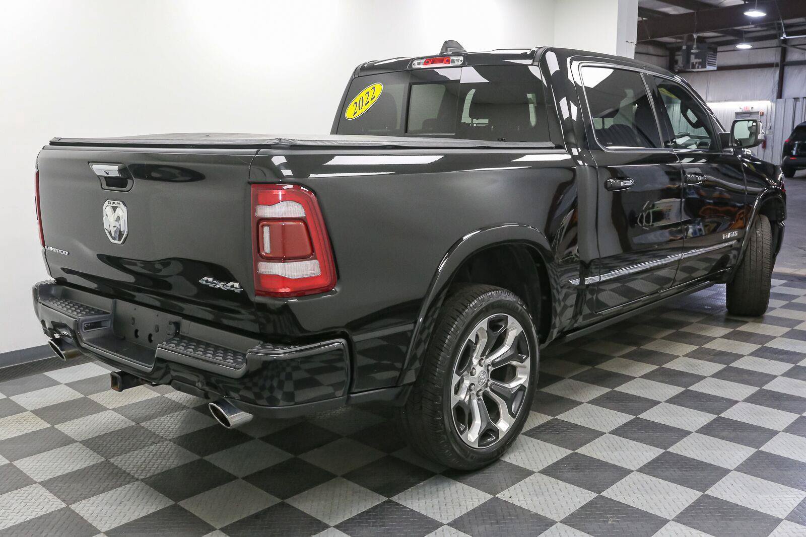 Used 2022 RAM 1500 Limited w/ Body-Colour Bumper Group AWD/4WD image 9