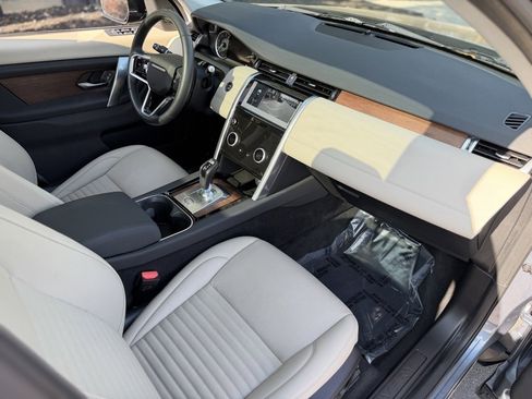 Used 2023 Land Rover Discovery Sport S image 31
