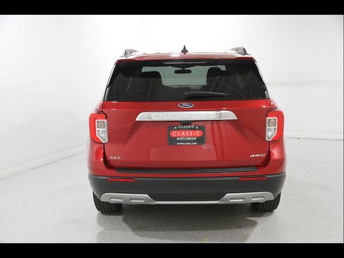 Used 2023 Ford Explorer XLT w/ Equipment Group 202A AWD/4WD image 22