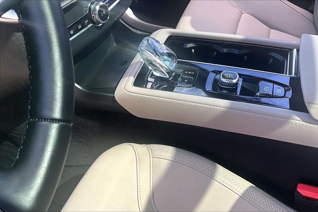 Certified 2026 Volvo XC90 B6 Plus AWD/4WD image 19