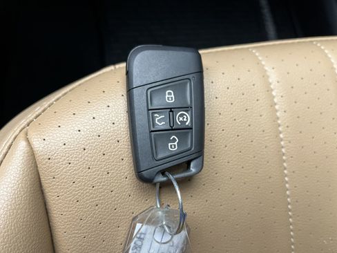 Used 2022 Volkswagen Tiguan SE AWD/4WD image 27