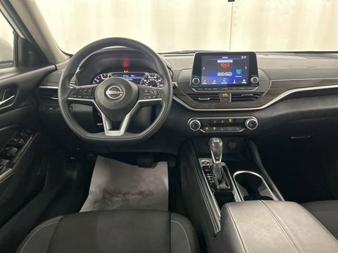 Used 2023 Nissan Altima 2.5 SV FWD image 21