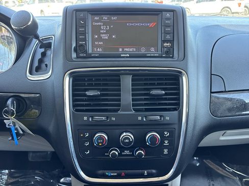 Used 2019 Dodge Grand Caravan SE w/ UConnect Hands-Free Group FWD image 20