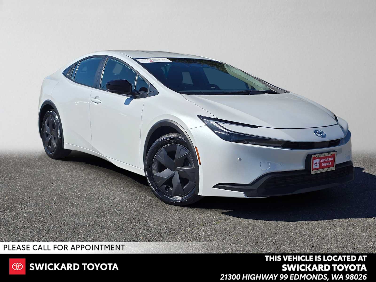 Certified 2025 Toyota Prius LE FWD image 1