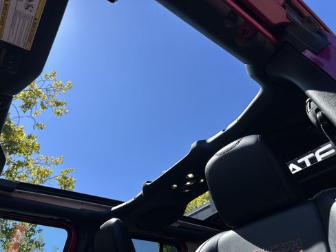 Used 2022 Jeep Wrangler Unlimited Rubicon w/ Xtreme Recon 35" Tire Package AWD/4WD image 36
