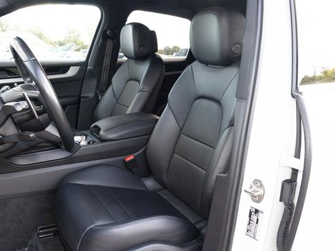 Used 2024 Porsche Cayenne image 3
