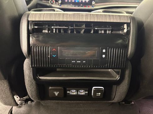 Used 2023 Jeep Wagoneer L Series II RWD image 43