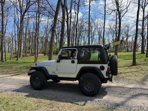 Used 2003 Jeep Wrangler SE image 16