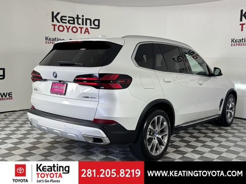 Used 2024 BMW X5 xDrive50e image 5