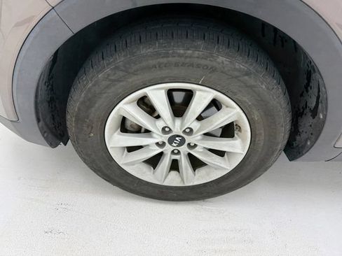 Used 2019 Kia Sorento FWD V6 image 7