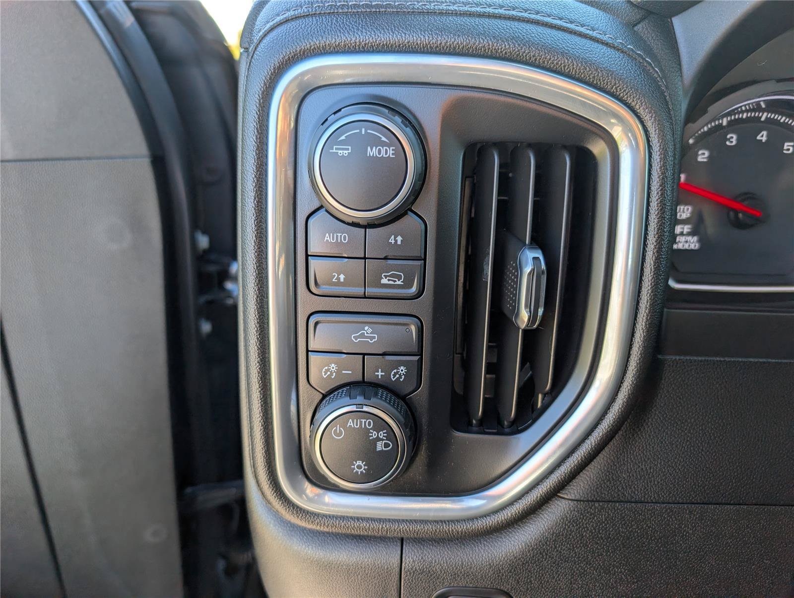 Used 2022 Chevrolet Silverado 1500 LT w/ Bed Protection Package AWD/4WD image 21