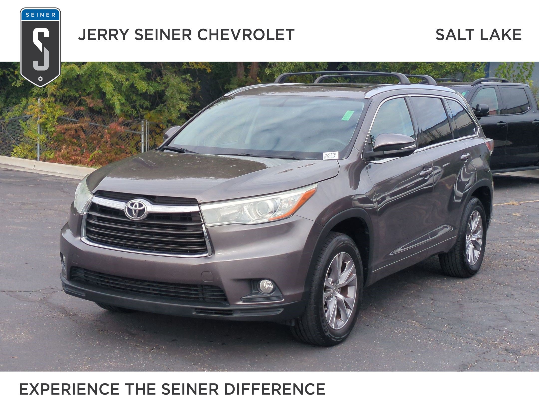 Used 2015 Toyota Highlander XLE FWD image 1