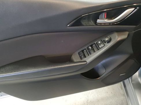 Used 2016 MAZDA MAZDA3 i Touring w/ Popular Equipment Package FWD image 11