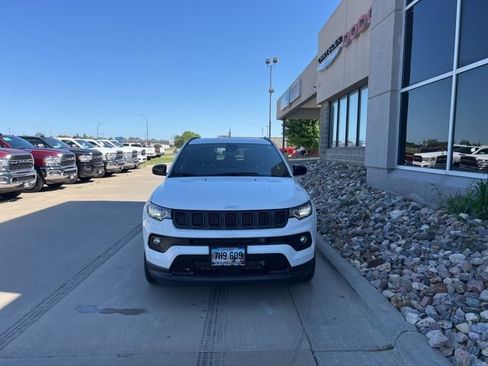 Used 2023 Jeep Compass Latitude AWD/4WD image 2
