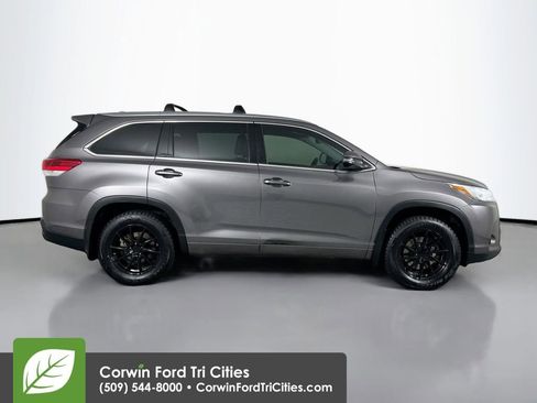 Used 2018 Toyota Highlander XLE AWD/4WD image 6