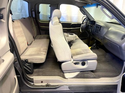 Used 2004 Ford F150 XLT image 16