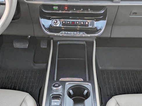 Certified 2024 Lincoln Corsair FWD w/ Equipment Group 101A image 22