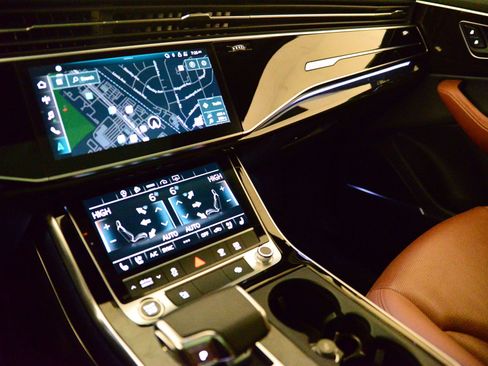 Used 2021 Audi Q7 3.0T Premium Plus image 30