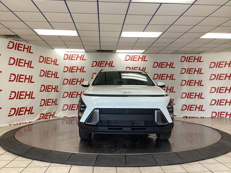 Used 2024 Hyundai Kona SEL AWD/4WD image 2