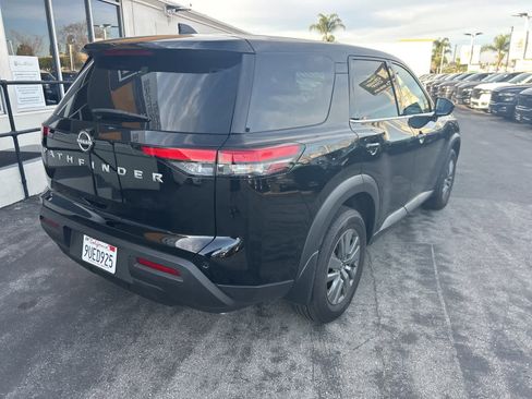 Used 2025 Nissan Pathfinder S image 7