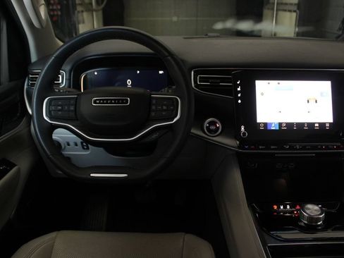 Used 2024 Jeep Wagoneer L Series II RWD image 19