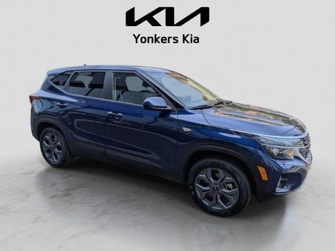 Certified 2025 Kia Seltos LX AWD/4WD image 5