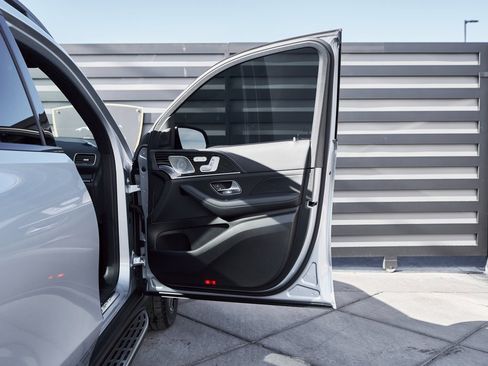 Used 2024 Mercedes-Benz GLS 63 AMG 4MATIC image 21