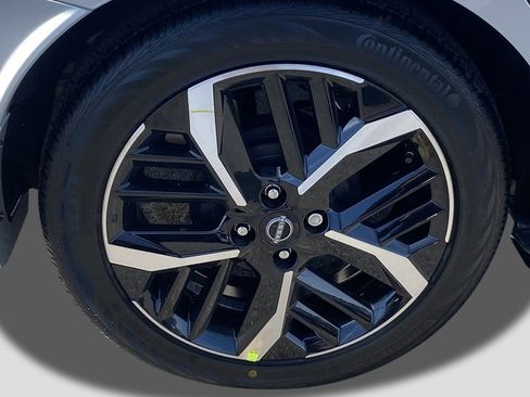 New 2025 Nissan Versa SR image 7