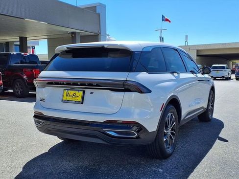 New 2026 Lincoln Nautilus Premier AWD/4WD image 2
