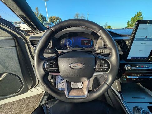 Used 2022 Ford Explorer Platinum w/ Technology Package image 20