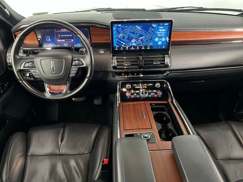 Used 2024 Lincoln Navigator Reserve image 13