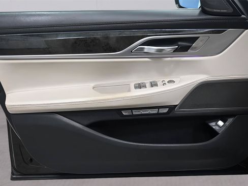 Used 2016 BMW 750i xDrive AWD/4WD image 9