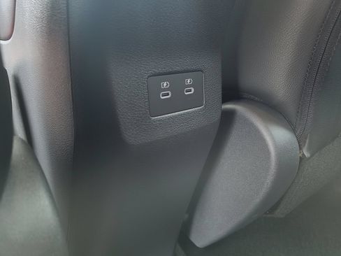 Certified 2025 Nissan Kicks SR FWD image 12