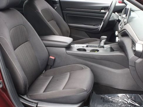 Used 2025 Nissan Altima 2.5 SV image 34