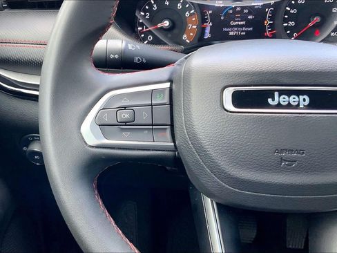 Used 2025 Jeep Compass Trailhawk AWD/4WD image 19