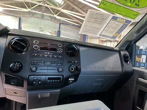 Used 2015 Ford F250 XL w/ Power Equipment Group AWD/4WD image 13