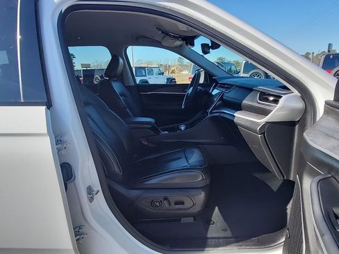 Used 2023 Jeep Grand Cherokee L Limited w/ Black Appearance Package image 23