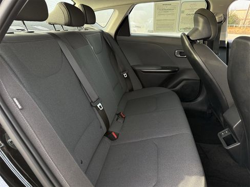 Used 2025 Kia K4 LXS image 22