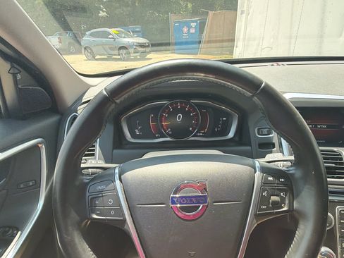 Used 2016 Volvo XC60 T5 Premier w/ Proximity Package FWD image 20