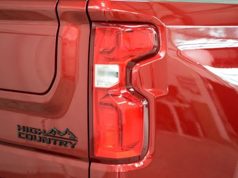 Used 2024 Chevrolet Silverado 1500 High Country w/ High Country Premium Package AWD/4WD image 19