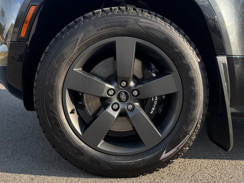 Used 2023 Land Rover Defender 110 image 91