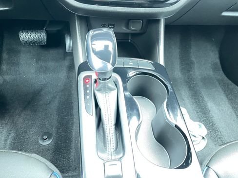 Used 2025 Buick Envista Sport Touring image 41