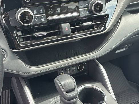 Used 2023 Toyota Highlander L FWD image 20