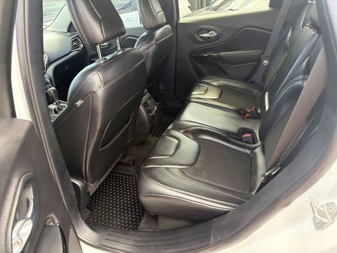 Used 2020 Jeep Cherokee Latitude Plus AWD/4WD image 12
