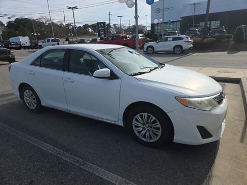 Used 2012 Toyota Camry L image 2