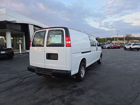 Used 2020 Chevrolet Express 3500 Extended w/ Driver Convenience Package RWD image 5