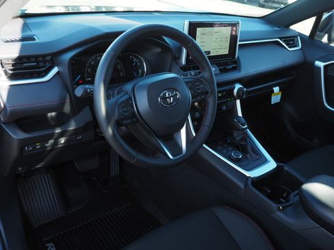 Used 2025 Toyota RAV4 SE image 10