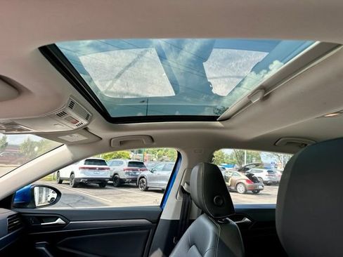 Used 2024 Volkswagen Jetta SE w/ Panoramic Sunroof Package FWD image 15